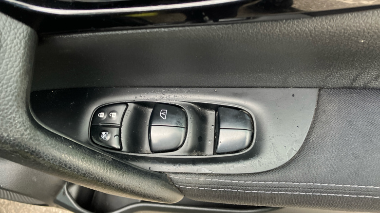 Nissan Qashqai 1.2 DiG-T Acenta Premium 5dr Petrol Hatchback